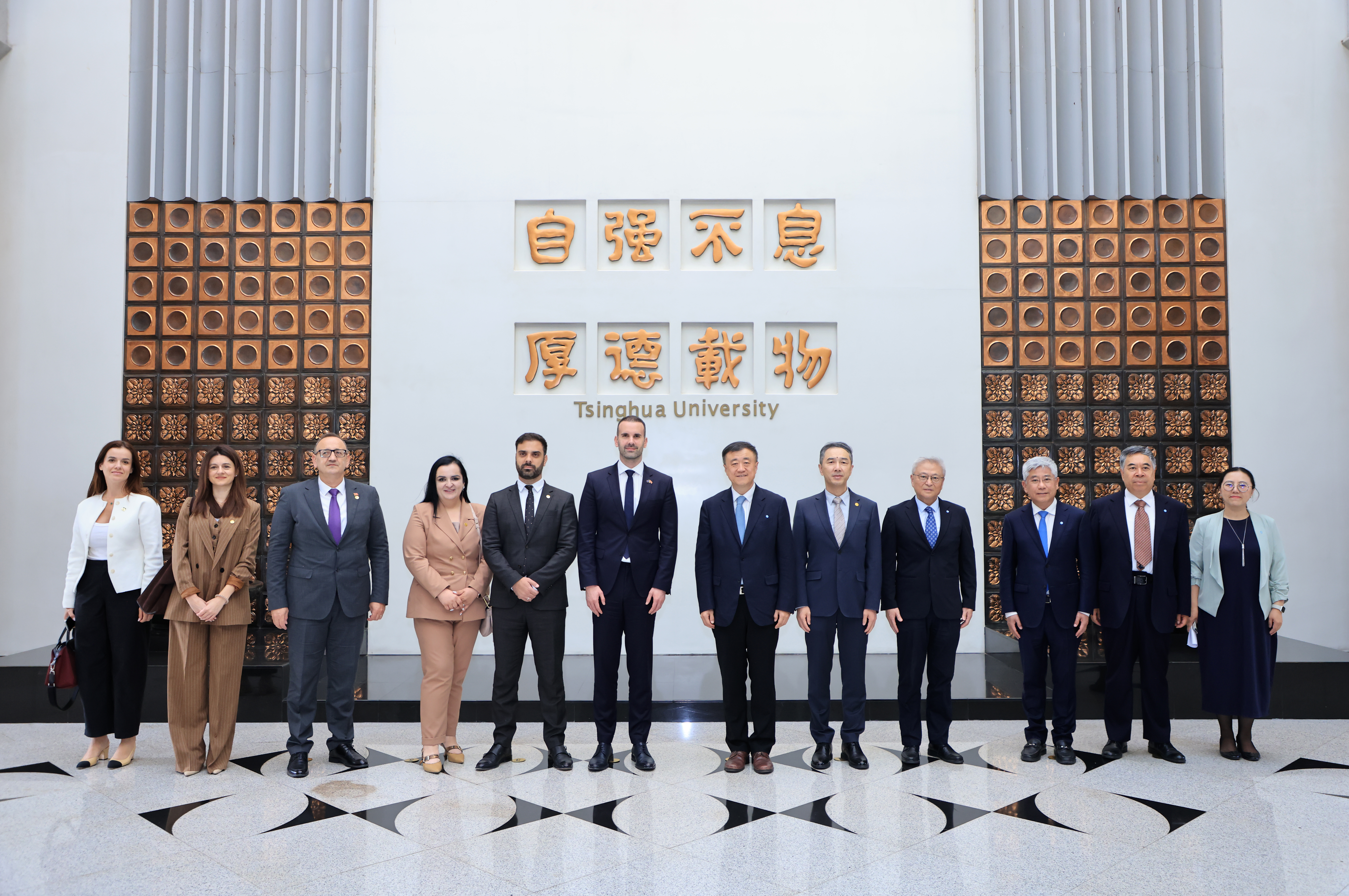 20260621-杨斌老师会见黑山总理米洛伊科·斯帕伊奇-与会嘉宾合影-孙波.JPG
